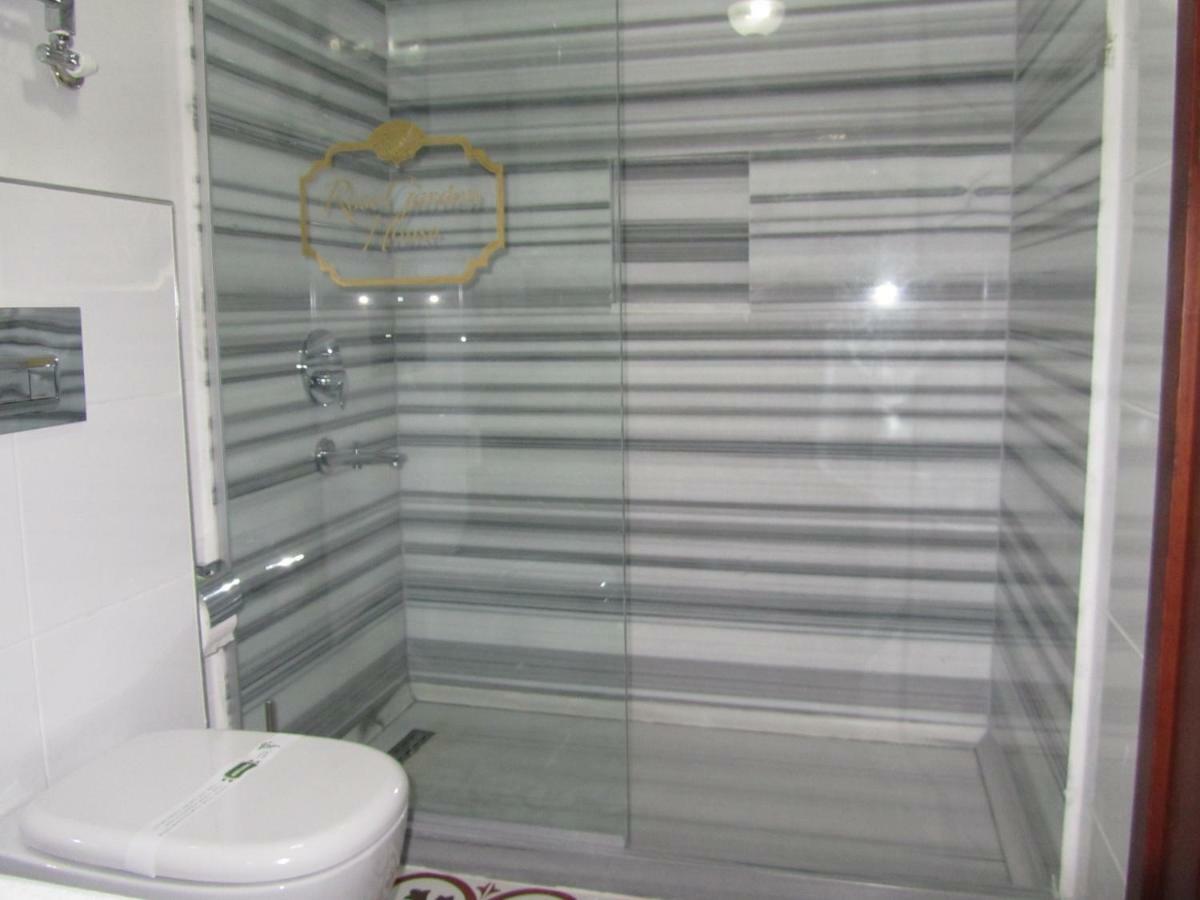 Garden House Suites *